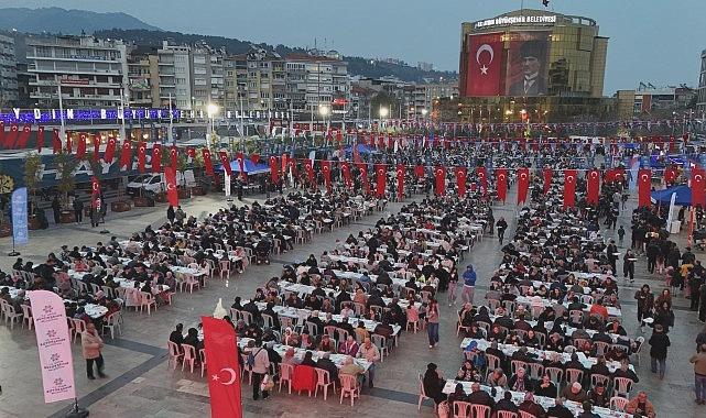 Başkan Çerçioğlu Ramazan Ayında Vatandaşları Etkinlikler ve İftar Sofralarında Bir Araya Getiriyor