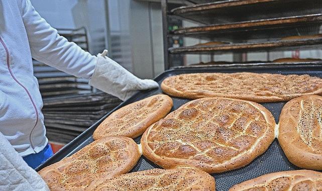 Ramazan Pidesi Büyükşehir Halk Ekmek Büfelerinde Satışa Sunuluyor