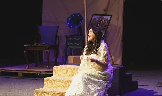 Retro Tiyatro Topluluğunun Unutulmaz Oyunu: Huzur Apartmanı Sahnedeki Buluşması