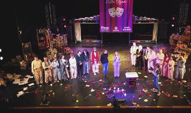 Dünya Tiyatro Günü: Sahne Çiçek Bahçesine Dönüştü