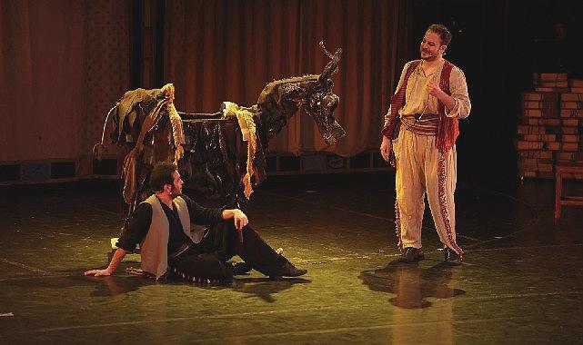 Dünya Tiyatro Gününde Sahneler Çiçek Bahçesine Dönüştü