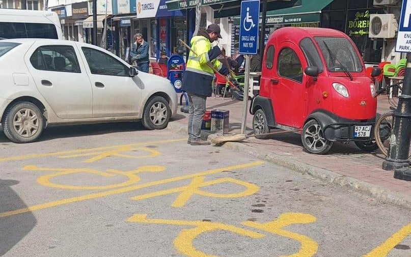 Ayancık’ta engelli park alanları yenilendi