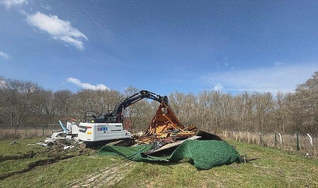 İSKİ, Terkos Havzası’ndaki İzinsiz Yapıları Sökerek Temizliği Sağladı