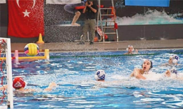 İzmir Büyükşehir Belediyesi Sporcuları Zirveye Koşuyor