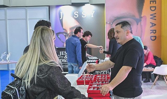 İzmir’de Görme Sağlığının Geleceği Masaya Yatırıldı