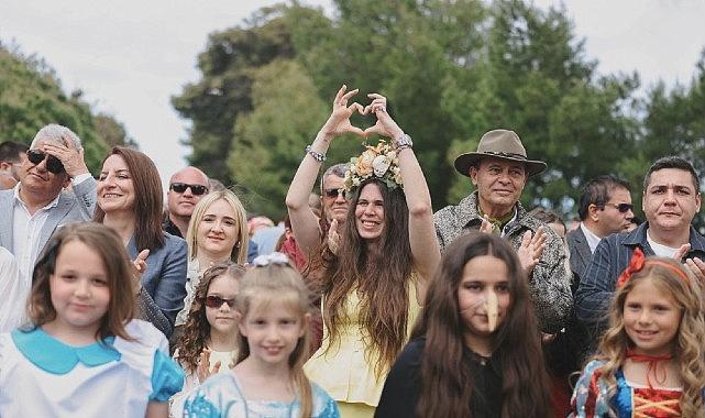 15. Uluslararası Alaçatı Ot Festivali: Görkemli Kortej ve 23 Nisan Gururu Bir Arada