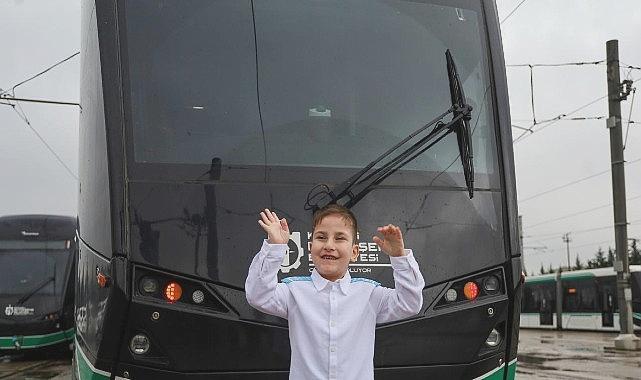 6 Yaşında Hayalini Gerçekleştirip Vatman Oldu