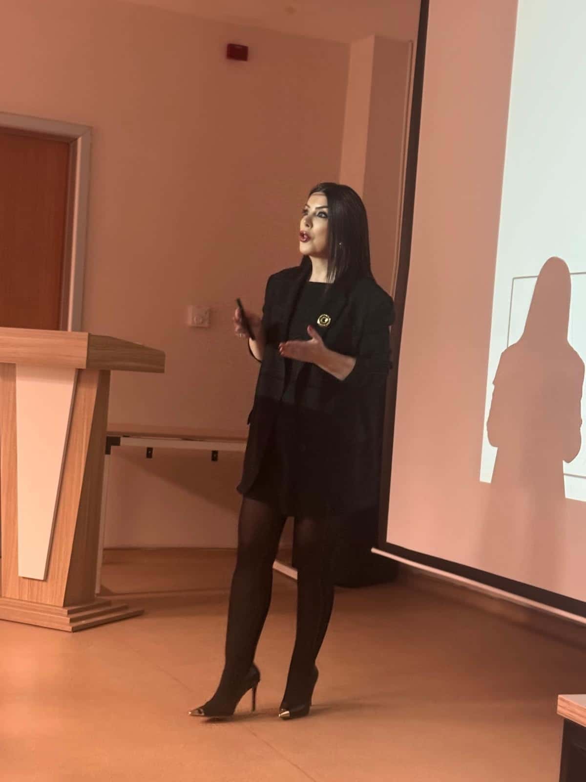 Ayancık Devlet Hastanesi'nde iletişim eğitimi düzenlendi