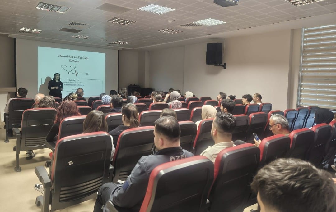 Ayancık Devlet Hastanesi'nde iletişim eğitimi düzenlendi