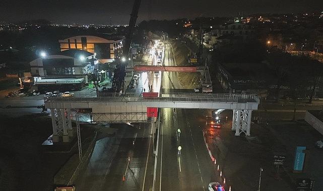 Başiskele Kavşağında 78 Tonluk Gece Çalışmasıyla Yol Yenileme