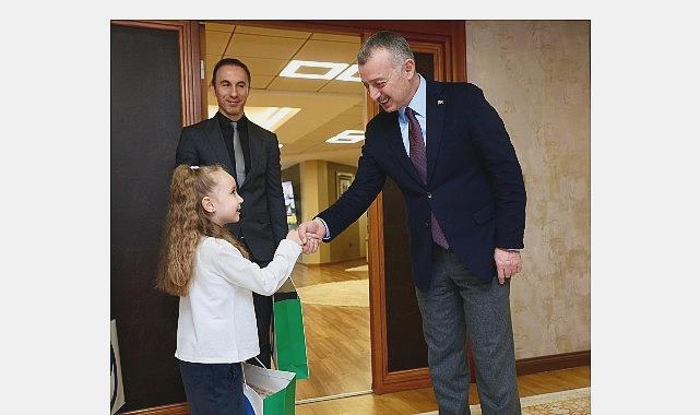 Başkan Büyükakın, Çocuklara Koltuğunu Devretti