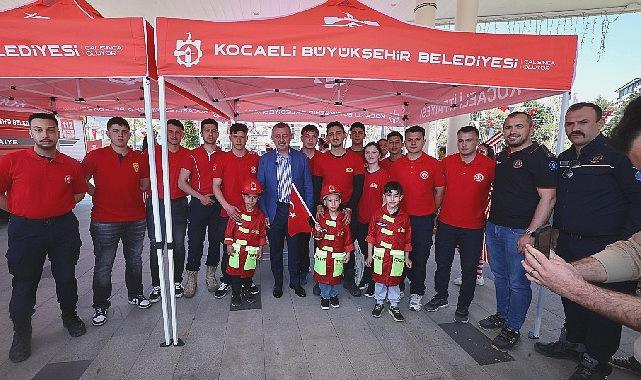 Başkan Büyükakına Çocuklardan Sevgi Dolu İlgi