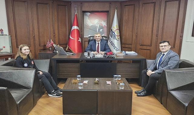 Başkan Sezer’den Şampiyon Milli Yüzücü Gökalp’e Tebrik Mesajı