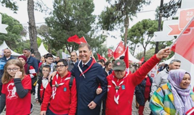 Başkan Tugay 23 Nisan Coşkusunu Çocuklarla Birlikte Kutladı