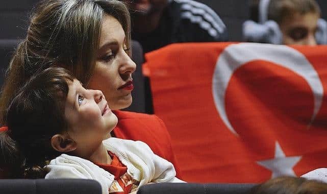 Beylikdüzü’nde 23 Nisan Heyecanı Miniklerin Performanslarıyla Açıldı