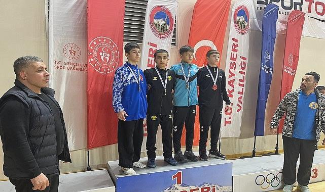 Büyükşehirli Güreşçilerden Tarihi Madalya Başarısı