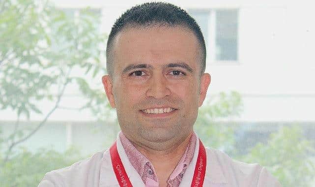 Çocuğunuzun Kulaklarını Sık Sık Çekmesi Hakkında Bilmeniz Gerekenler