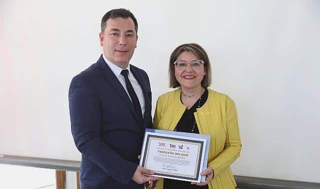 DEÜ Bilim Kafe 6. Buluşmasında Güneşten Korunma Yöntemleri Tartışıldı