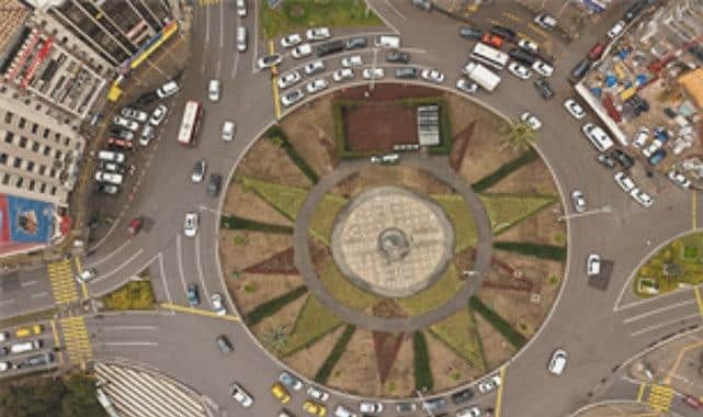 İzmir’de Baharın Renkli Çiçekleri Açıldı