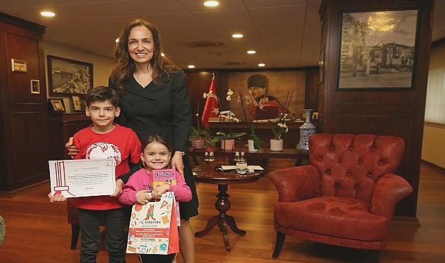 Karşıyaka Belediyesi Yılın En Tutkulu Kitapseverlerini Ödüllendirdi