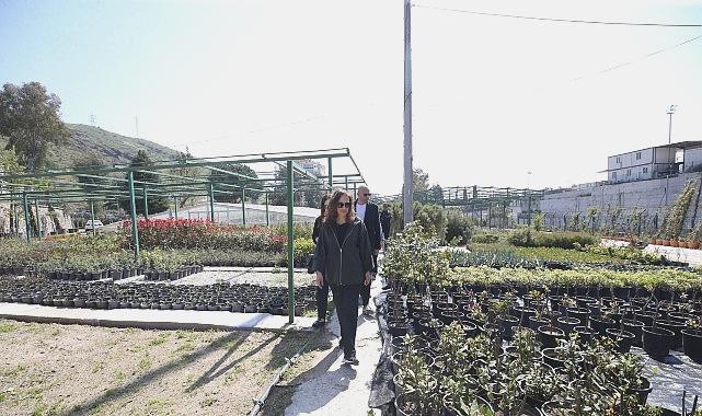 Karşıyaka Belediyesi’nin Üretimiyle Parklarda Renkler Canlanıyor