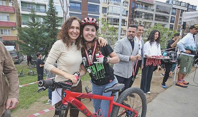 Karşıyaka’da Adrenalin Dolu Pump Track Yarışı Heyecanı!