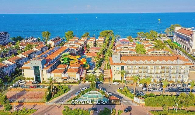 Kemerde Çevre Duyarlılığı Crystal Aura Aqua Collectiona Özel Plaketle Kutlandı