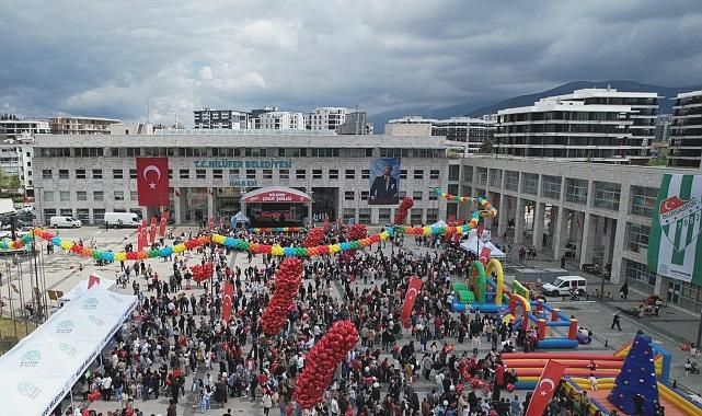 Nilüfer’de Cumhuriyet Meydanı Çocukların Oyun Alanı Oldu