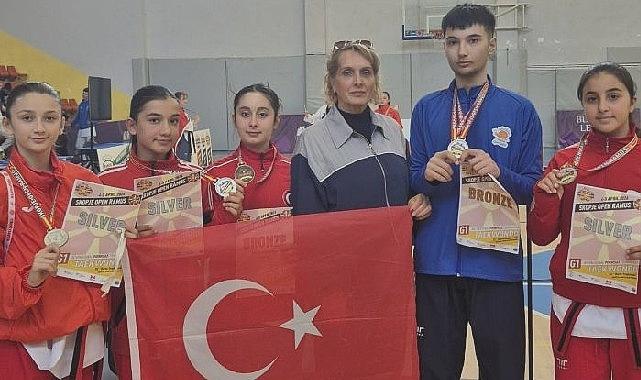 Seferihisarın Altın Çocukları Avrupa Yolunda Kürsüyü Bırakmıyor