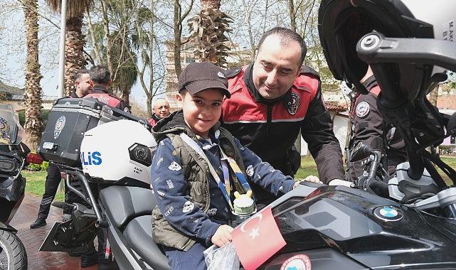 Yunus Polisleri Çocukların Kalbini Kazandı