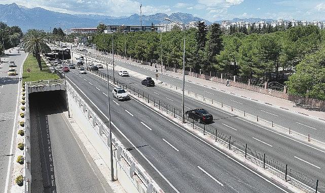 Yüzüncü Yıl Bulvarı’nda Asfaltlama Çalışmaları Başarıyla Tamamlandı