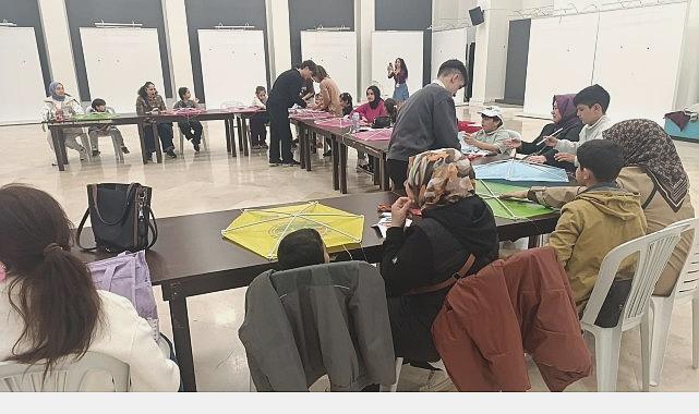 Anneler Günü İçin Özel Uçurtma Hazırlıkları
