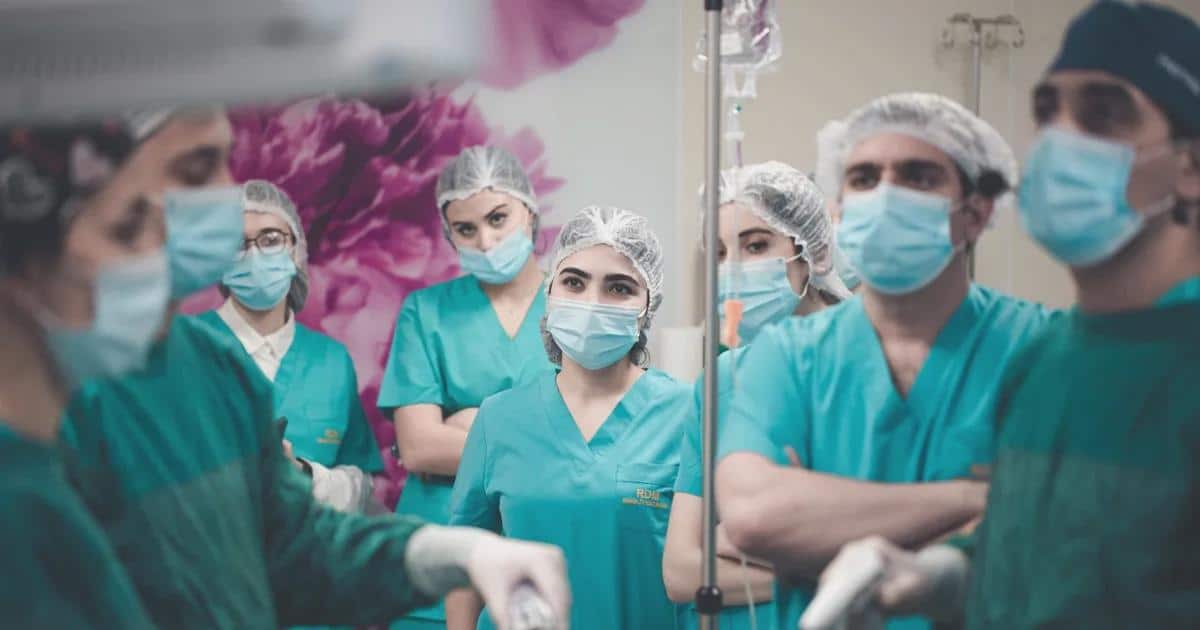 Hemşireler Sıhhat Sisteminin Görünmeyen Yükünü Taşıyor
