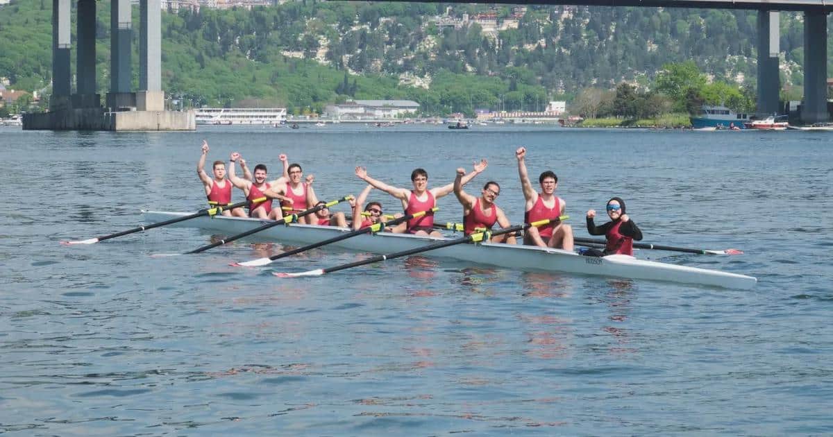 Koç Üniversitesi, 12. Haliç Dostluk Kupası’nda Güçlü Performansıyla   Öne Çıktı