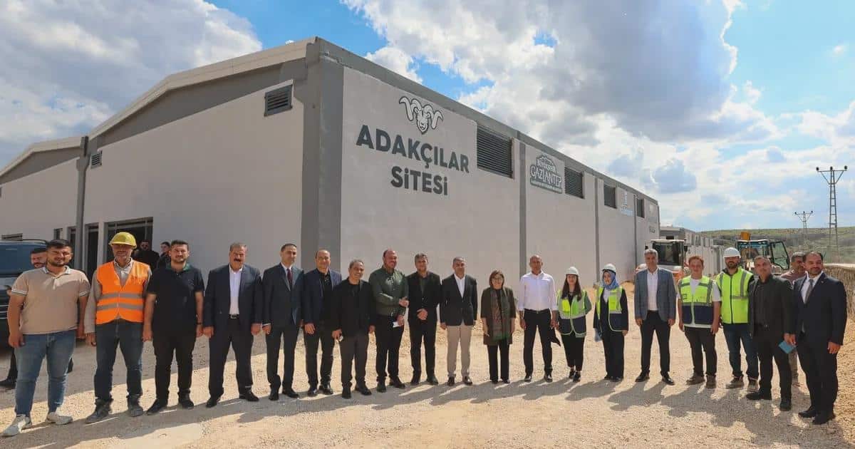 Lider Şahin, Gazi Konut Tarafından Yapılan Yeni Adakçılar Sitesi’ni İnceledi