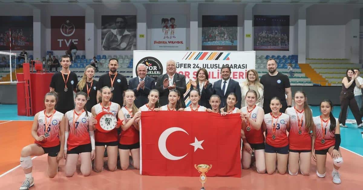 Nilüfer Milletlerarası Spor Şenlikleri ‘kardeş Kentler Turnuvası’ ile Sona Erdi