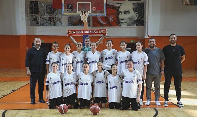 İnegöl Belediyespor U12 Kız Basketbol Takımı Bursa Üçüncüsü 