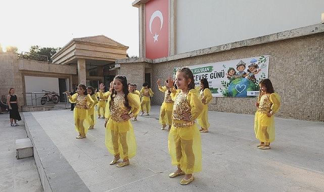 Menderes’te Öğrencilerden Duyarlı Defile